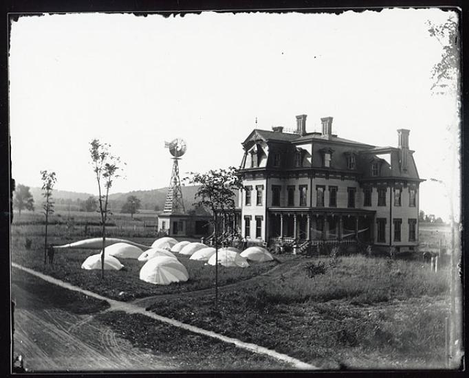 Carl Myers' Balloon Farm