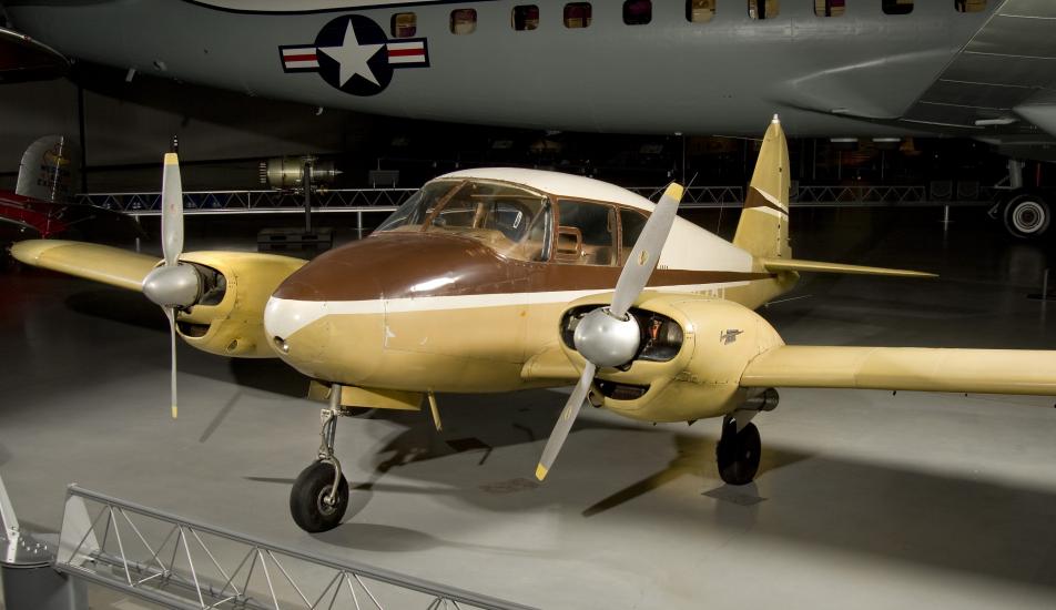 Piper Apache at the Udvar-Hazy Center