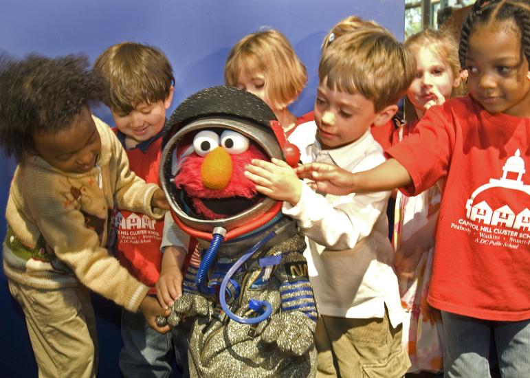 Grow Up Great with Science - Elmo and school children