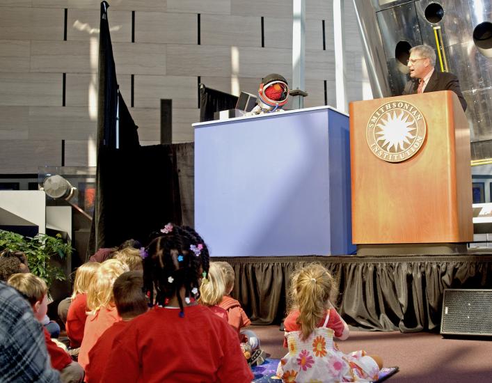 Elmo and Gary Knell announce the Grow Up Great with Science Grant