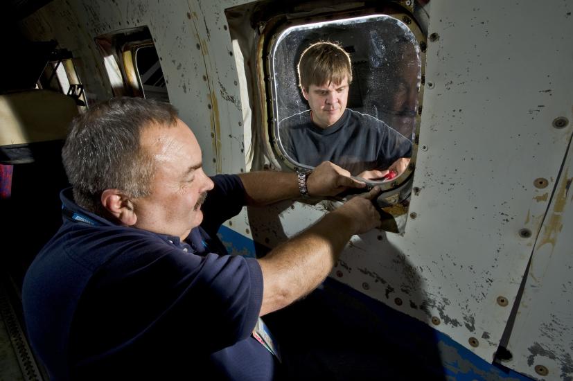 Lockheed Constellation Gets New Windows