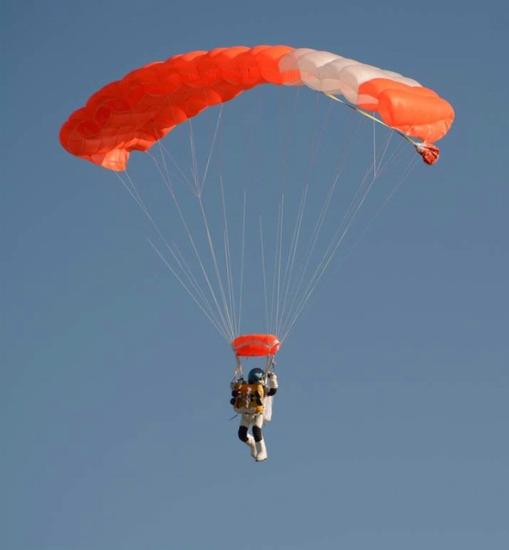 Alan Eustace Descending