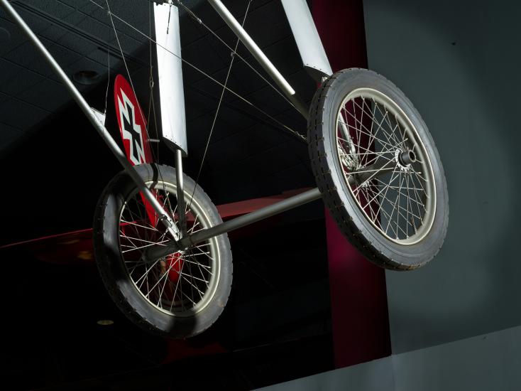 Wheels and metal framing under body of Voisin Type 8 aircraff