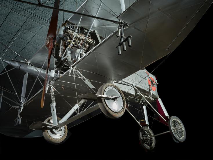 Wheels and metal framing under body of Voisin Type 8 aircraff