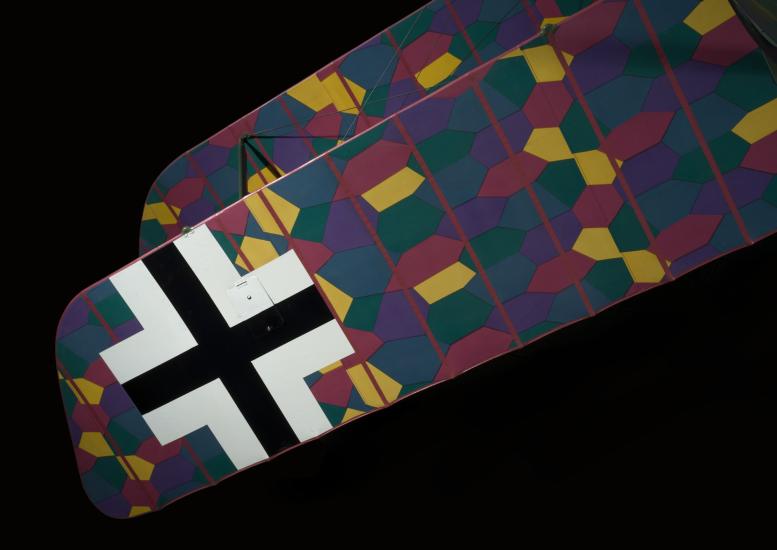 Black cross and multicolored lozenge camouflage on wing of Albatros D.Va aircraft