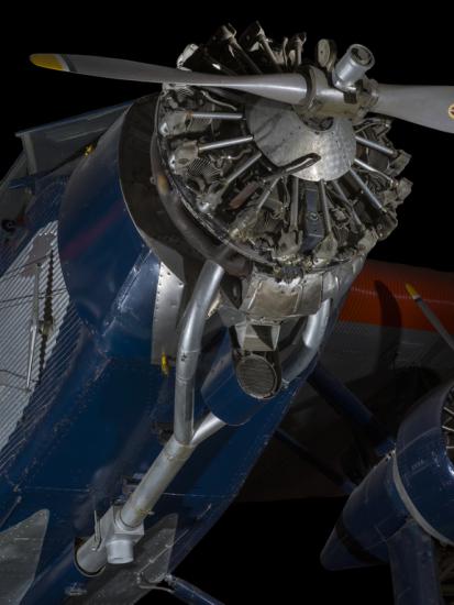 Close up of a engine and propellers of a plane. 