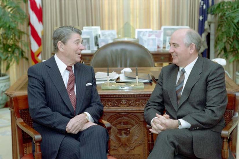 Two leaders seated in front of White House desk. 