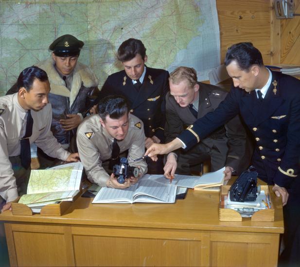 Brazilian naval and army aviators learn how to use an aeronautical sextant