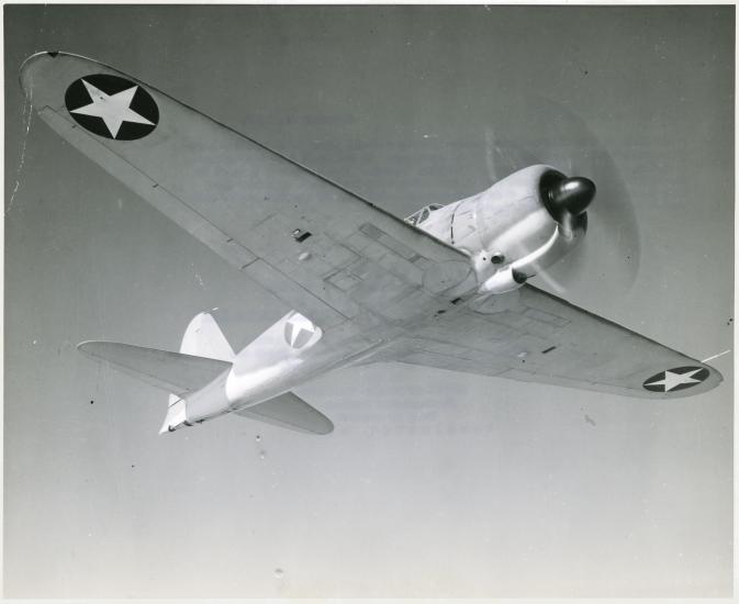 Aircraft in flight with two stars on wingtips