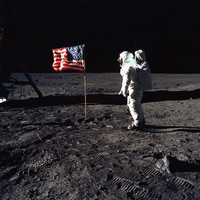 APOLLO 11 MOON LANDING BUZZ ALDRIN STANDING AMERICAN FLAG PHOTO POSTER PICTURE