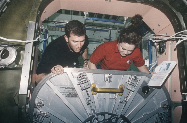STS-96 Astronauts Adjust ISS Unity Hatch