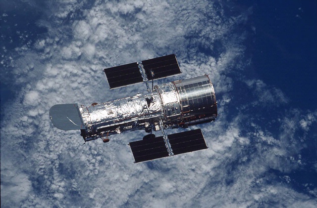 Spacecraft Hubble: Hubble Floating Free (2002)