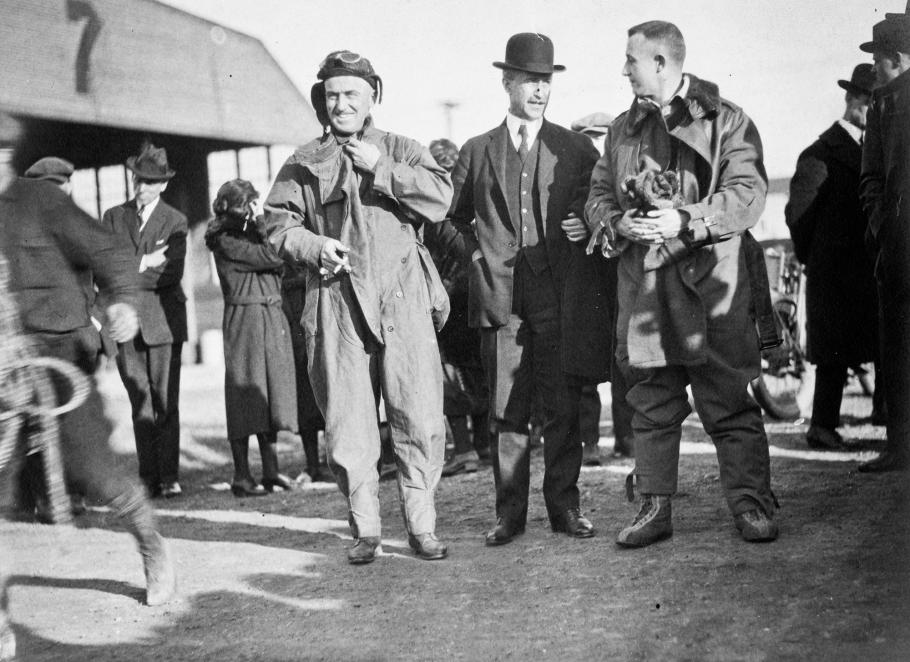 John Macready and Oakley Kelly stand with Orville Wright following an air race which Macready and Kelly participated in. All three are white men.